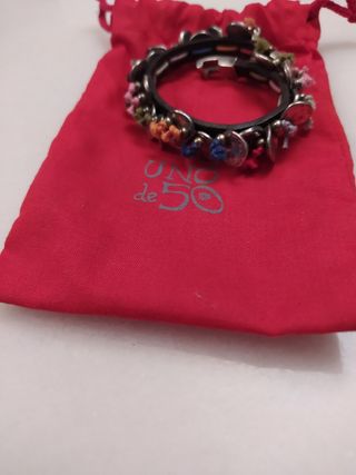 Pulsera plateada y cuero.Uno de 50