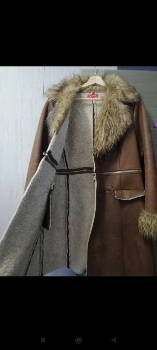 Pelliza de diseño Derhy.Desmontable en dos piezas.