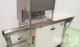 EMBUCHADORA O PRENSA DE PIEZAS DE CARNE FIBROSAS