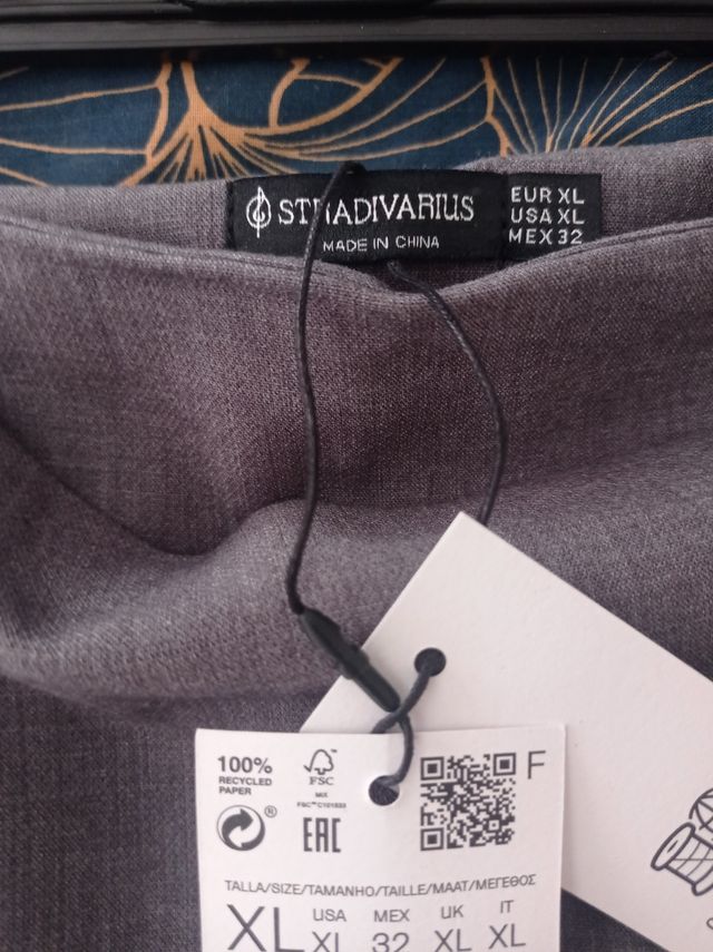 Falda gris nueva Stradivarius