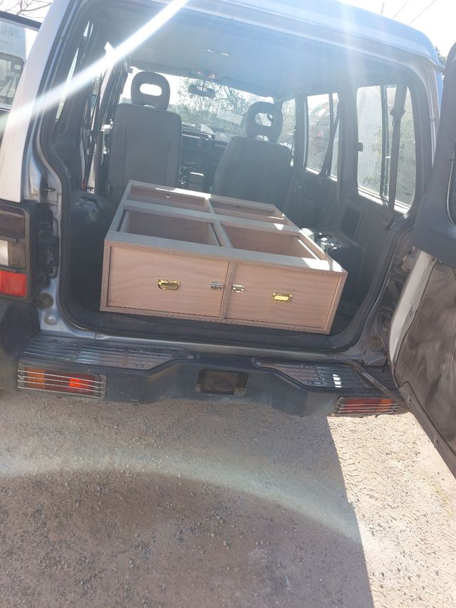 mitsubishi montero v20 cajonera y cama