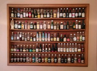 Expositor hecho a medida (NO incluye botellitas)