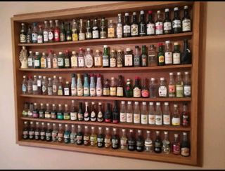Expositor hecho a medida (NO incluye botellitas)