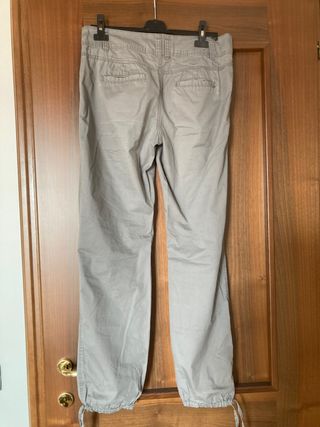 Pantaloni modello sportivo verde oliva