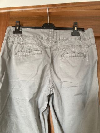 Pantaloni modello sportivo verde oliva
