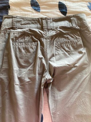 Pantaloni modello sportivo verde oliva