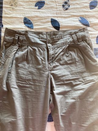 Pantaloni modello sportivo verde oliva