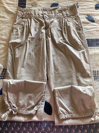 Pantaloni modello sportivo beige