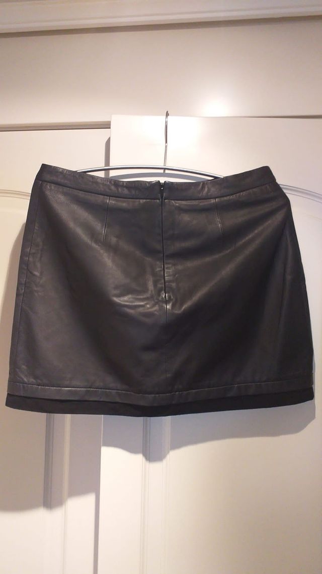 Gerard Darel minifalda de cuero.