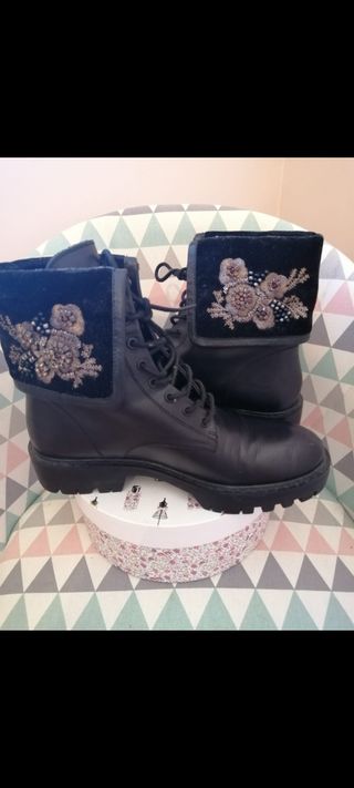 Botas mujer piel negras Zara.