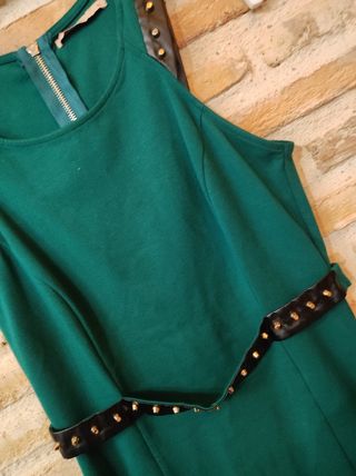 VESTIDO SIN MANGA TACHITAS POLIPIEL