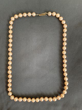 Collana di perle bianche