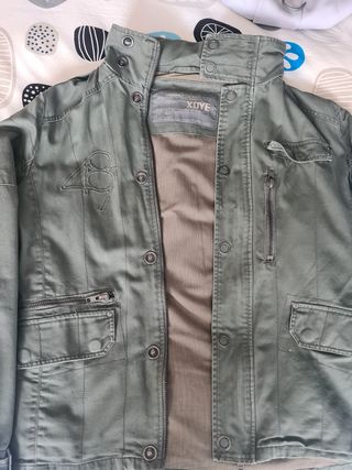 cazadora vaquera verde militar