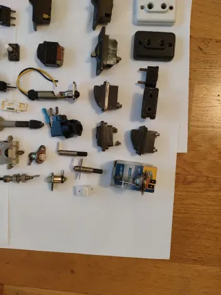Interruptores, enchufes y otros,antiguos.