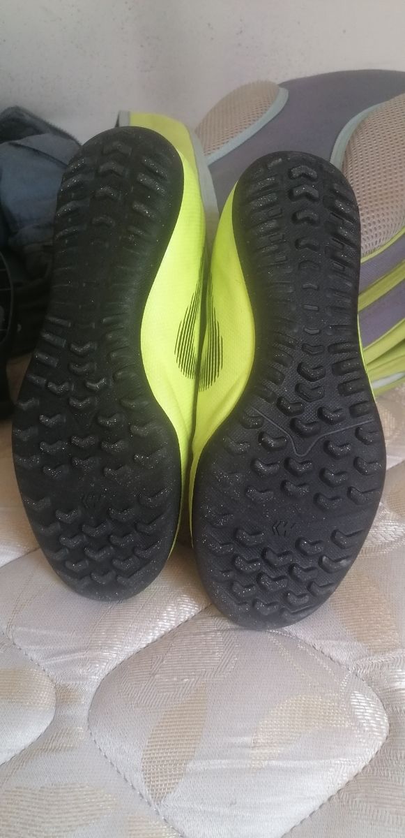 botas fútbol tacos pequenos