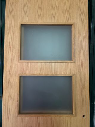 Puerta de madera con cristal 