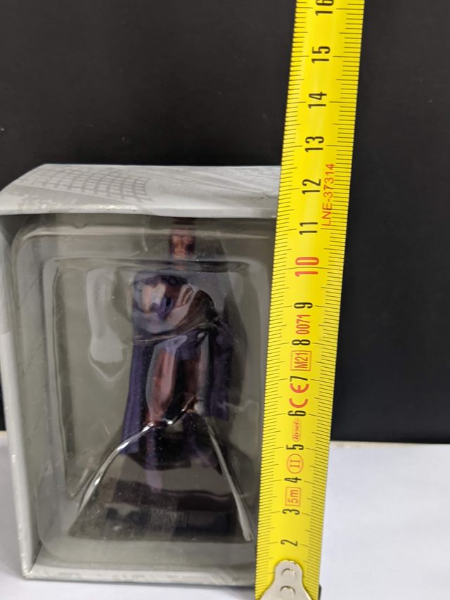 FIGURA DE PLOMO MARVEL - MAGNETO