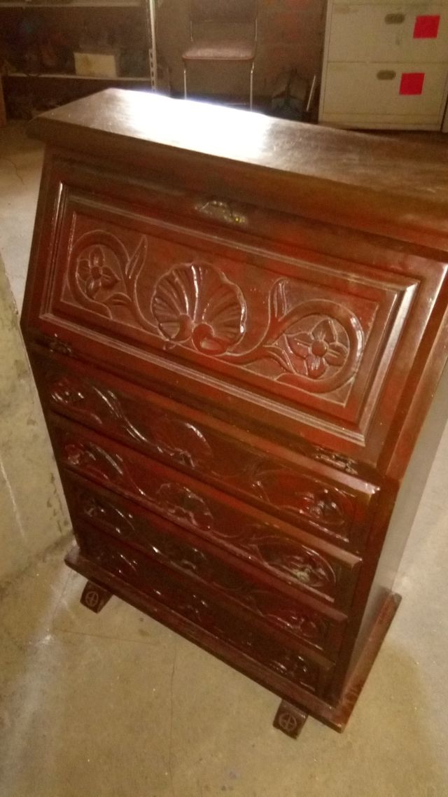 zapatero antiguo tallado a mano