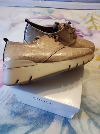 Zapatos Charol Beist. Hispanitas. Talla 39