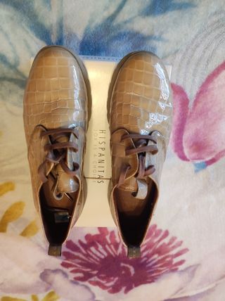 Zapatos Charol Beist. Hispanitas. Talla 39