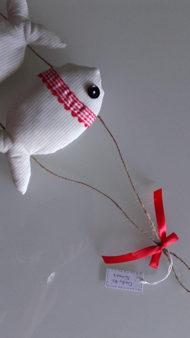 Decorazione da appendere 3 pesci a righe grigio