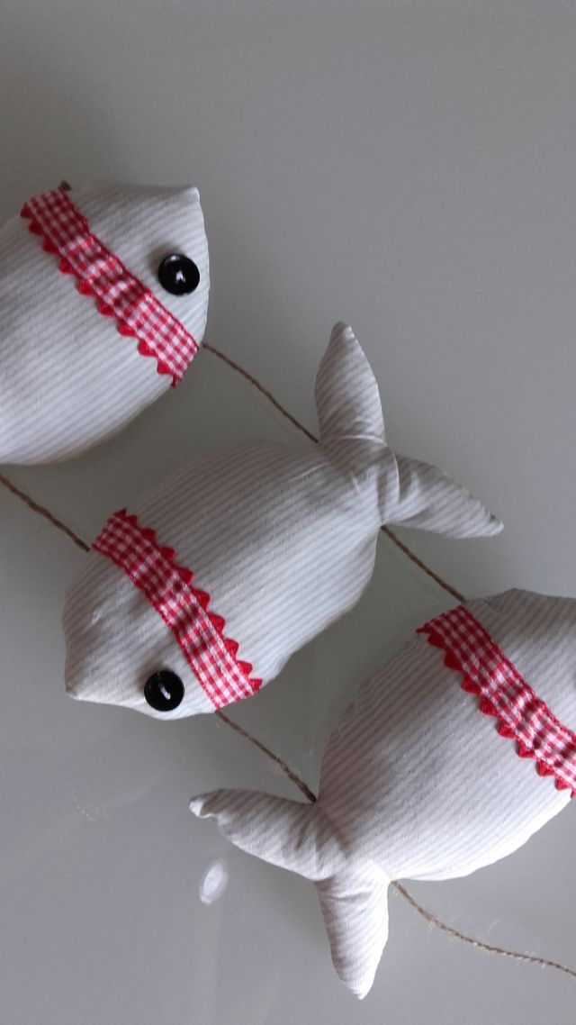 Decorazione da appendere 3 pesci a righe grigio