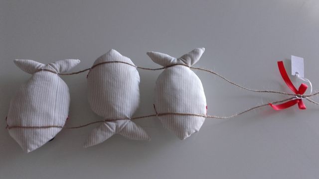 Decorazione da appendere 3 pesci a righe grigio