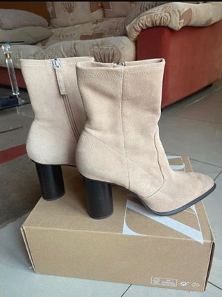 Botín beige zara