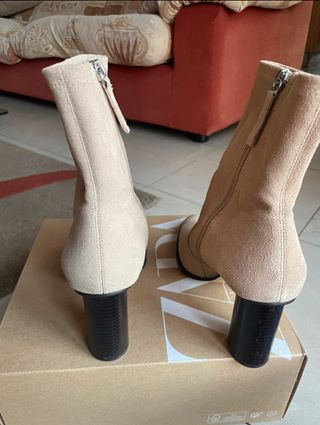 Botín beige zara