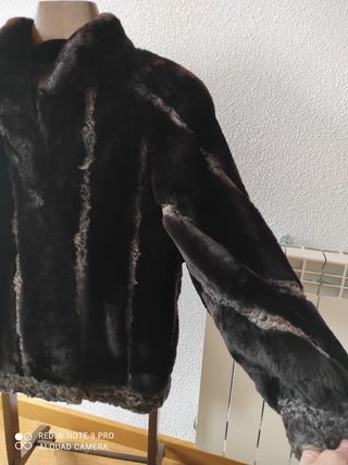 Abrigo cazadora de piel.