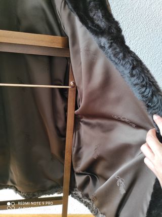 Abrigo cazadora de piel.