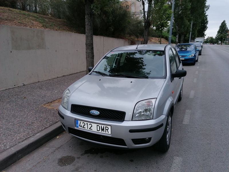 Ford Fusion 2005 - foto 1