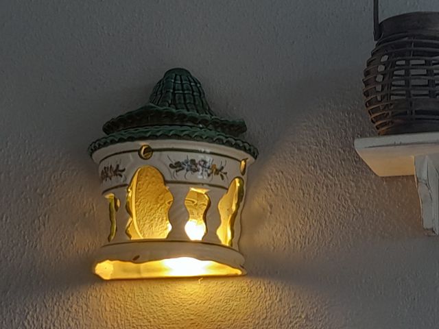 Aplique de cerámica pintado a mano