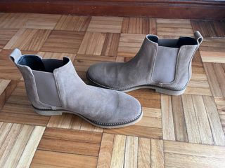 Botín hombre serraje beige de Zara