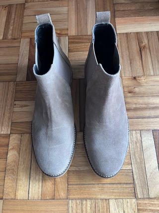 Botín hombre serraje beige de Zara