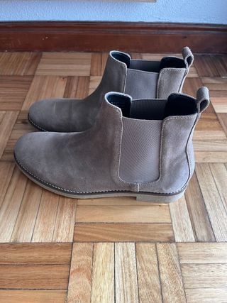 Botín hombre serraje beige de Zara