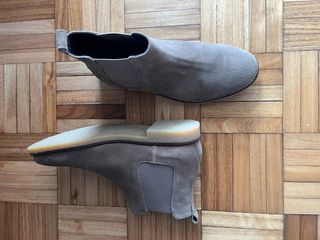 Botín hombre serraje beige de Zara