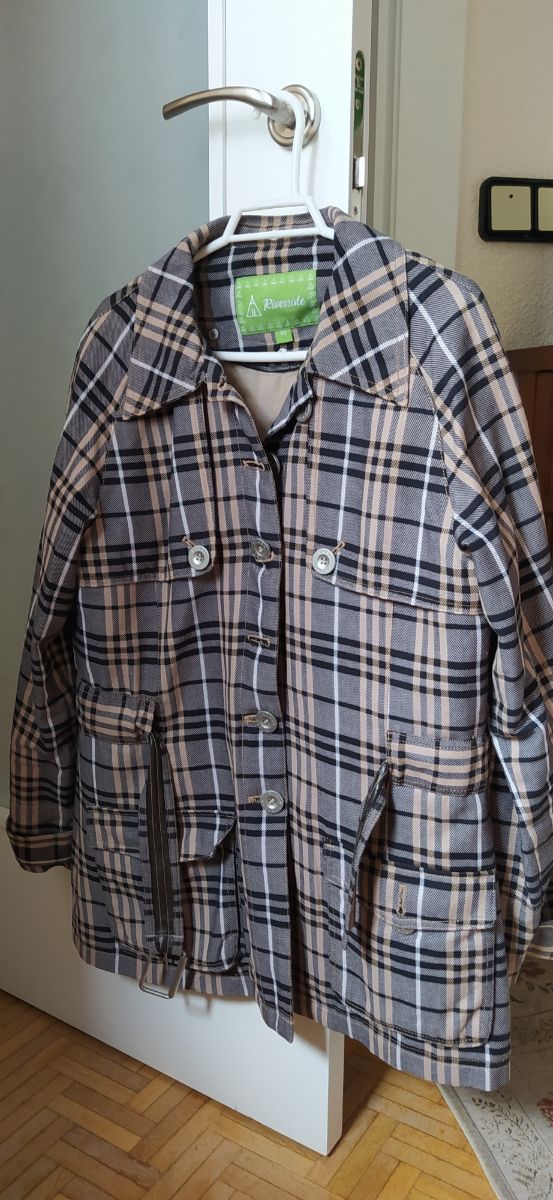 Cazadora tipo Burberry, marca Riverside