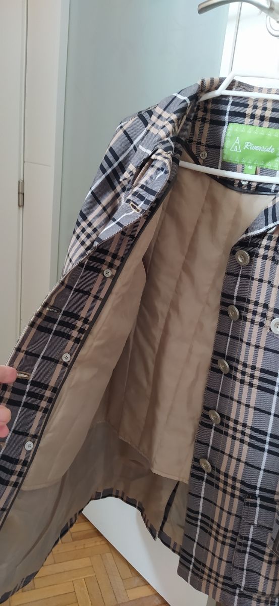 Cazadora tipo Burberry, marca Riverside