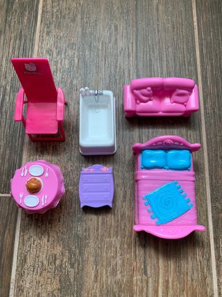 FIGURITAS HELLO KITTY Y MUEBLES