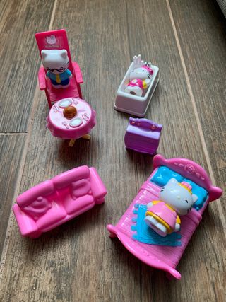 FIGURITAS HELLO KITTY Y MUEBLES