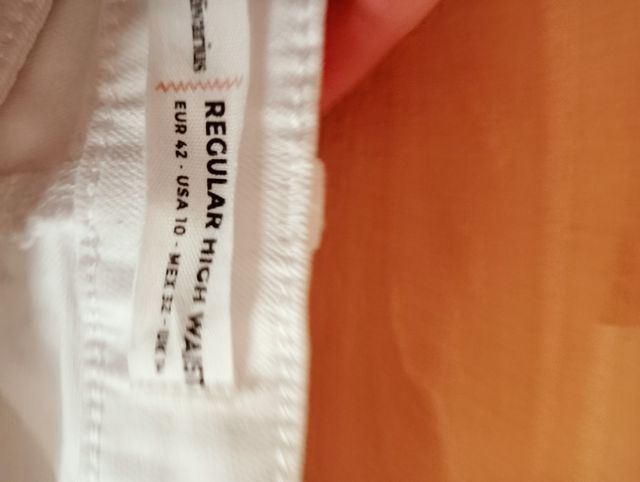 Pantalón vaquero blanco Stradivarius ralla lateral