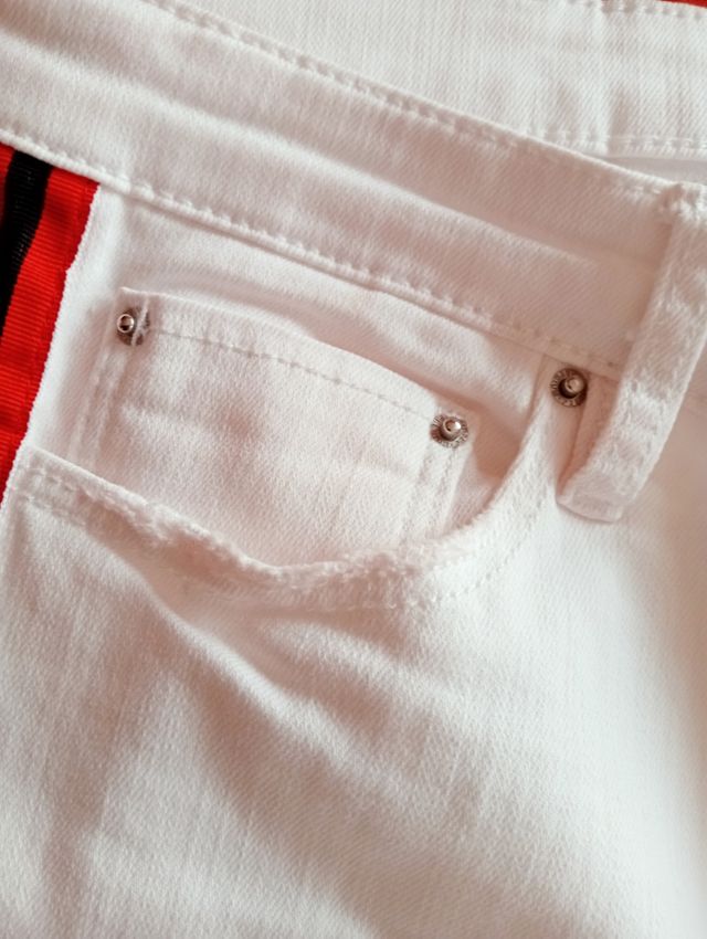 Pantalón vaquero blanco Stradivarius ralla lateral