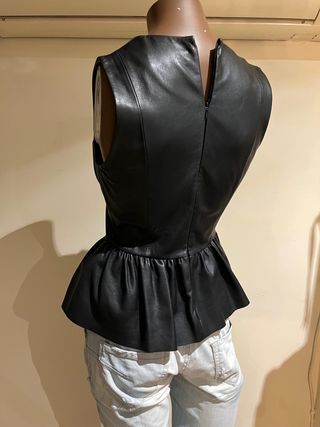Top cuero negro piel Uterque talla S