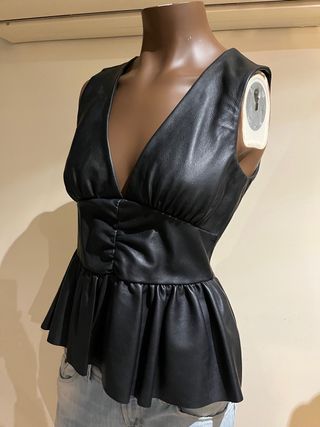Top cuero negro piel Uterque talla S