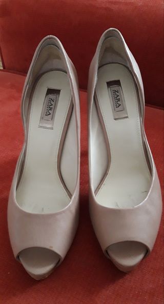 Zapatos beis corte salón  Zara Collection