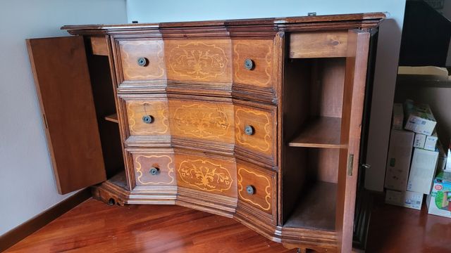 Cassettiera con scrivania e cassettini interni