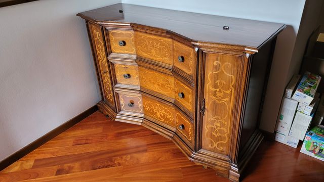 Cassettiera con scrivania e cassettini interni