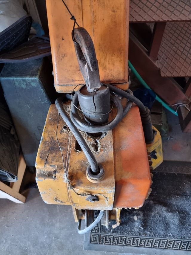 Polipasto Tirnovo de cadena eléctrico.