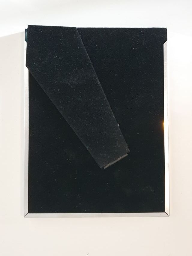 Dos marcos de fotos de metal y vidrio